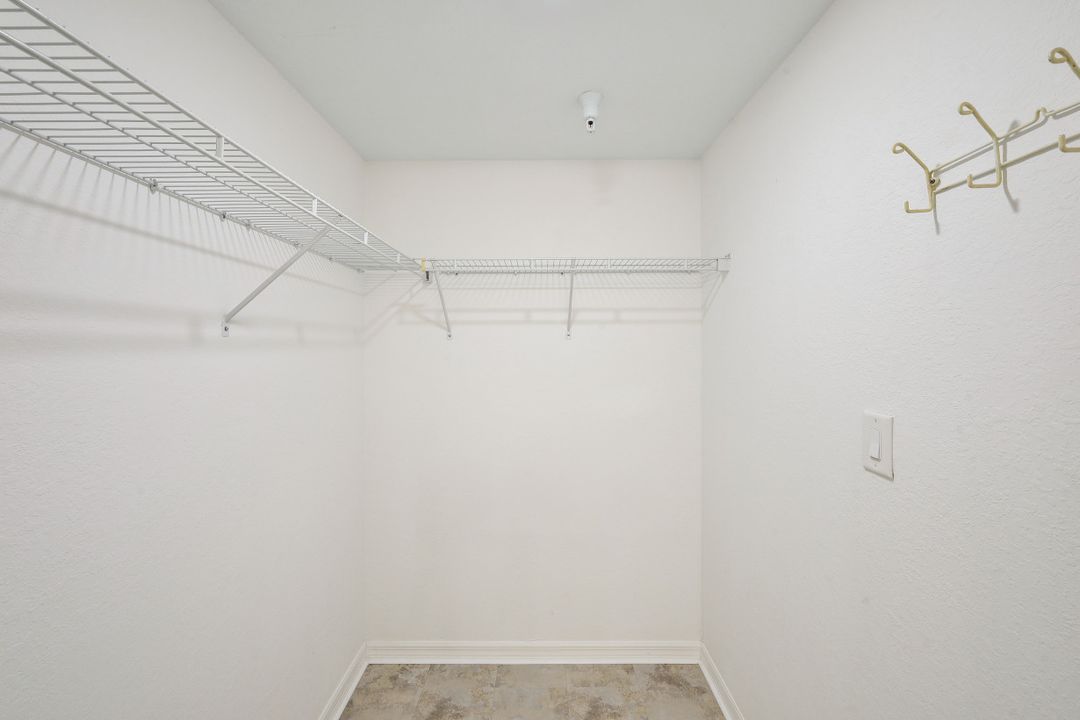 4520 Botanical Pl Cir #203, Naples, FL 34112