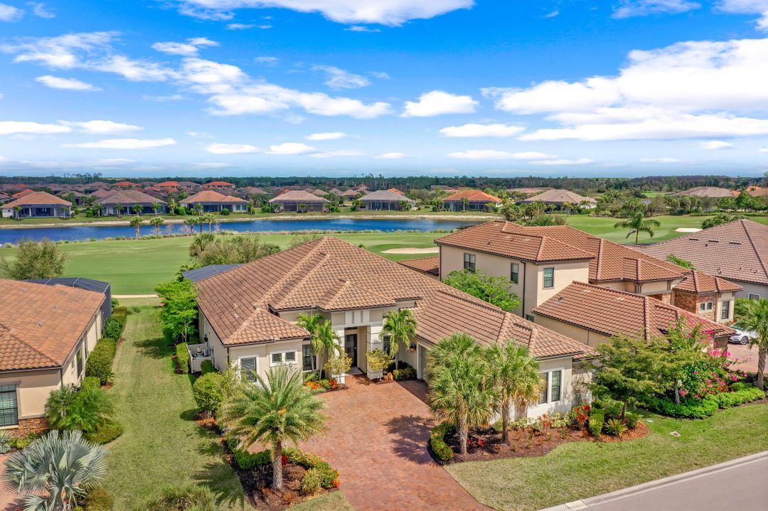 9067 Sorreno Ct, Naples, FL 34114