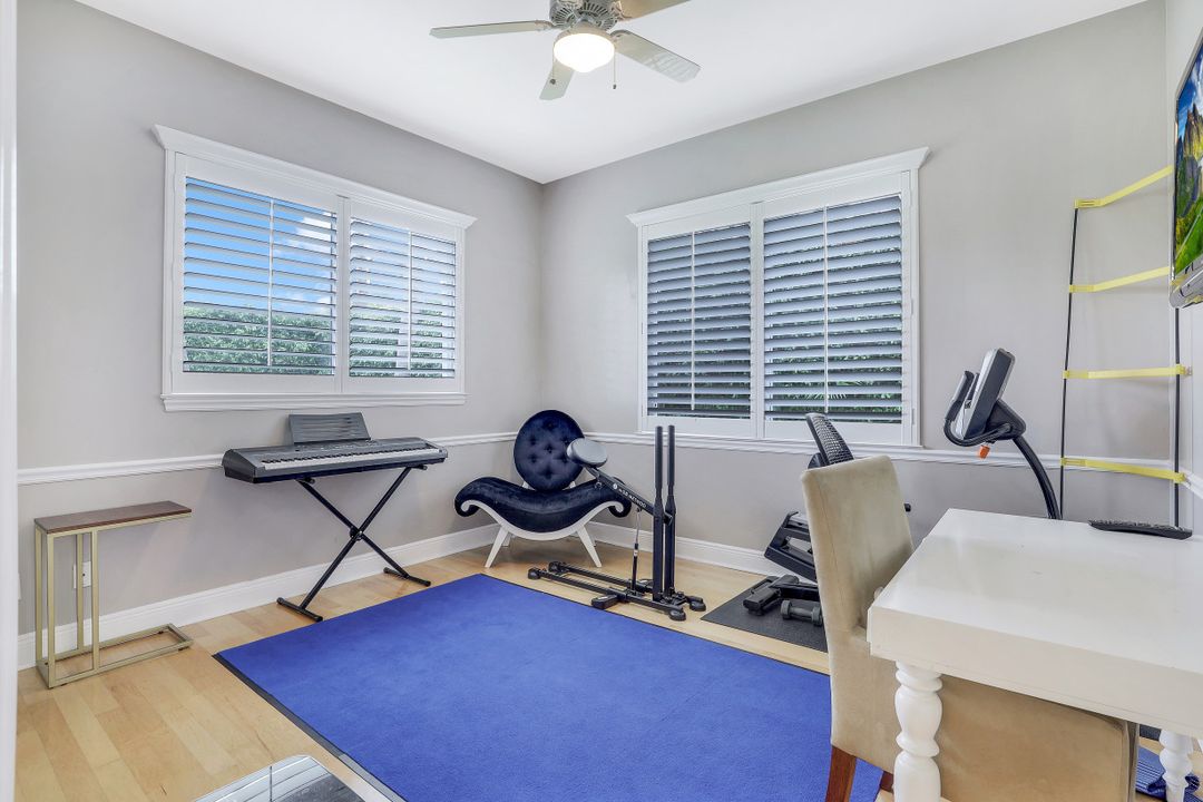 9925 Clear Lake Cir, Naples, FL 34109