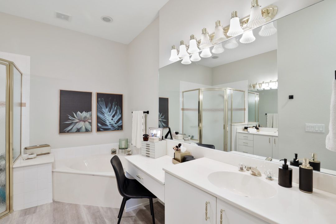 762 Vistana Cir, Naples, FL 34119