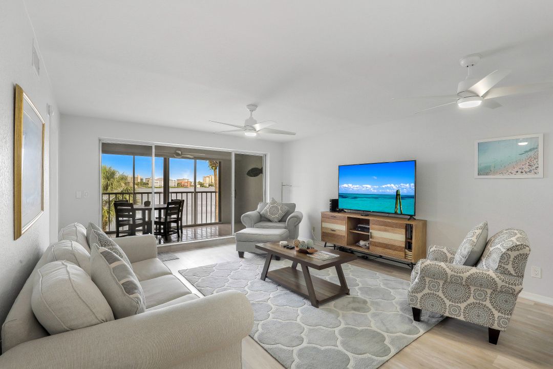 9101 Vanderbilt Dr #203, Naples, FL 34108