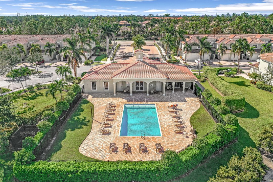 1355 Mariposa Cir  #6-202, Naples, FL 34105