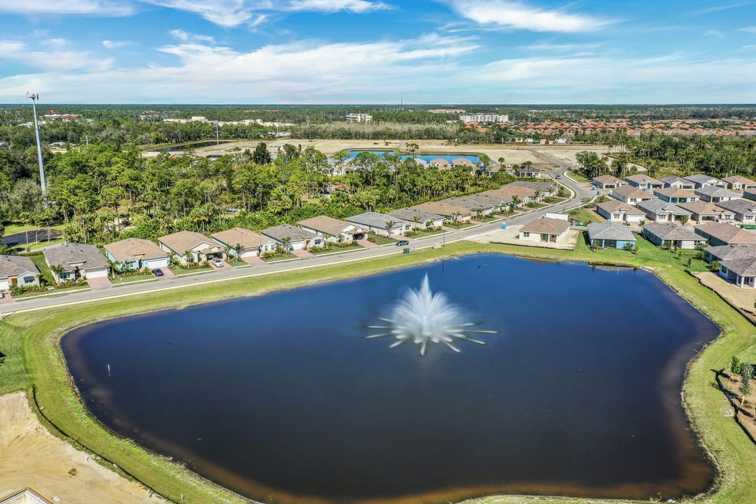 315 Tamarindo Ln, Naples, FL 34114