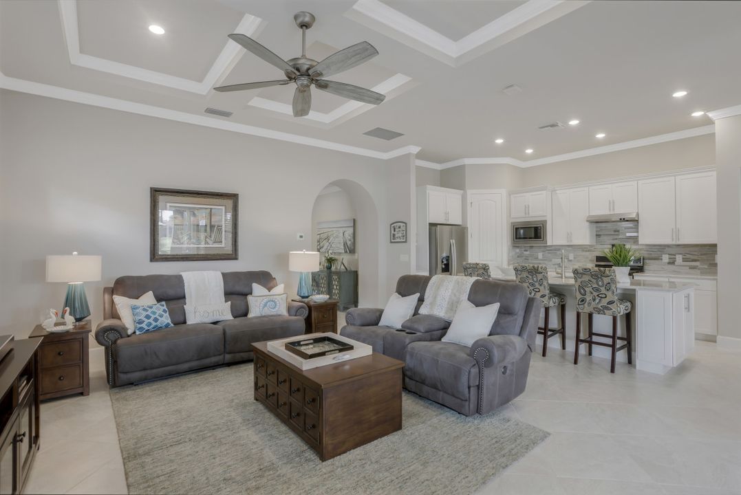 9350 Greyhawk Trl, Naples, FL 34120