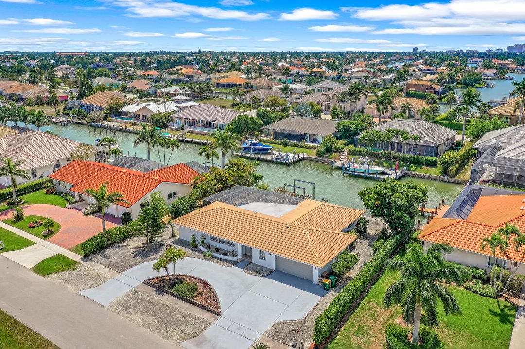 288 Grapewood Ct, Marco Island, FL 34145
