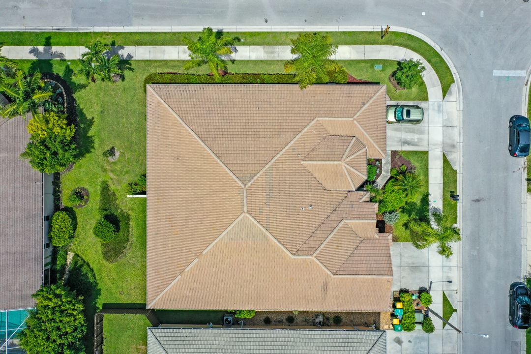 8546 Silk Oak Ln, Naples, FL 34119