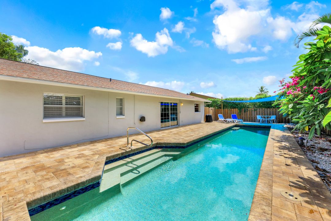 1320 Woodridge Ave, Naples, FL 34103