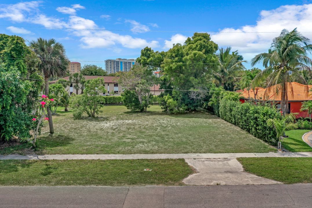 138 Greenbrier St, Marco Island, FL 34145