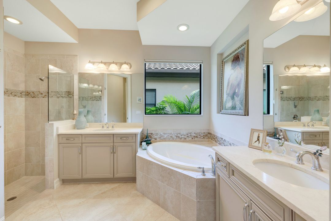 7375 Lantana Cir, Naples, FL 34119