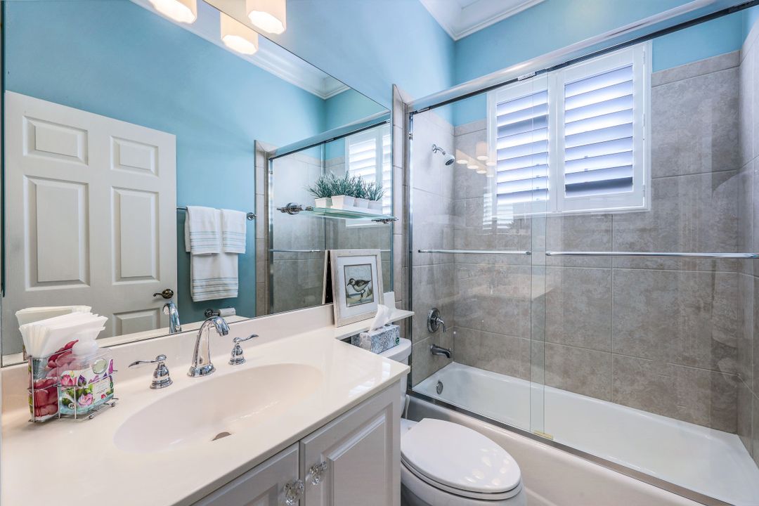 8072 Tiger Lily Dr, Naples, FL 34113