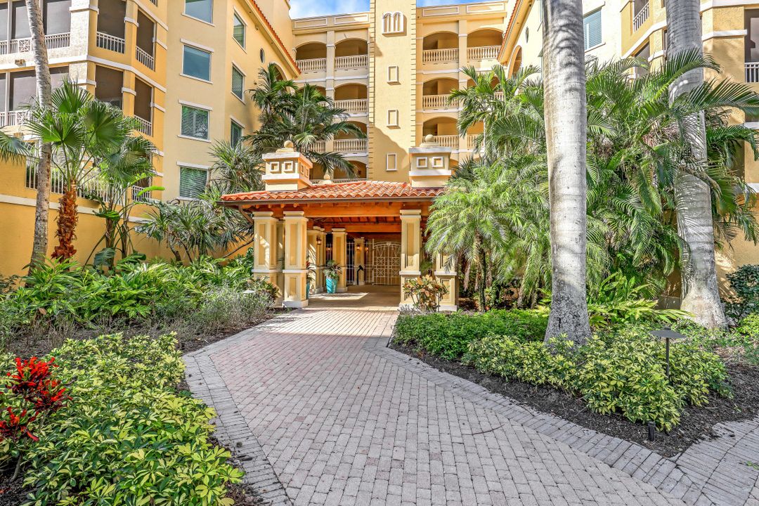2728 Tiburon Blvd E #302, Naples, FL 34109