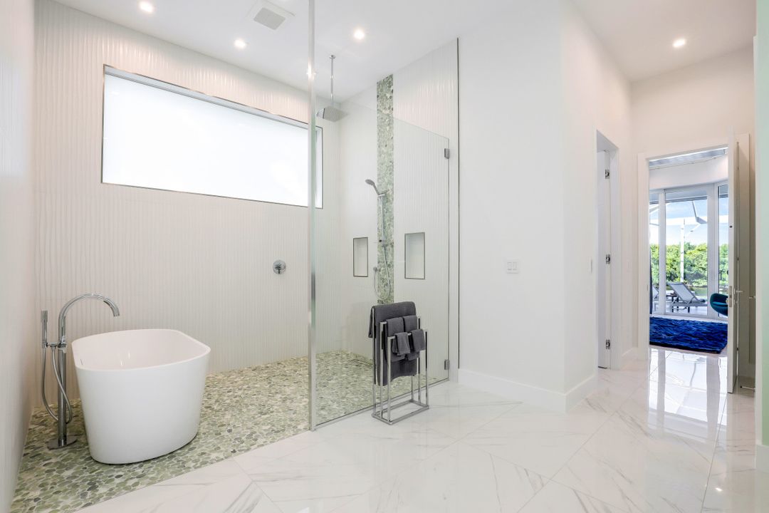 3824 Surfside Blvd, Cape Coral, FL 33914