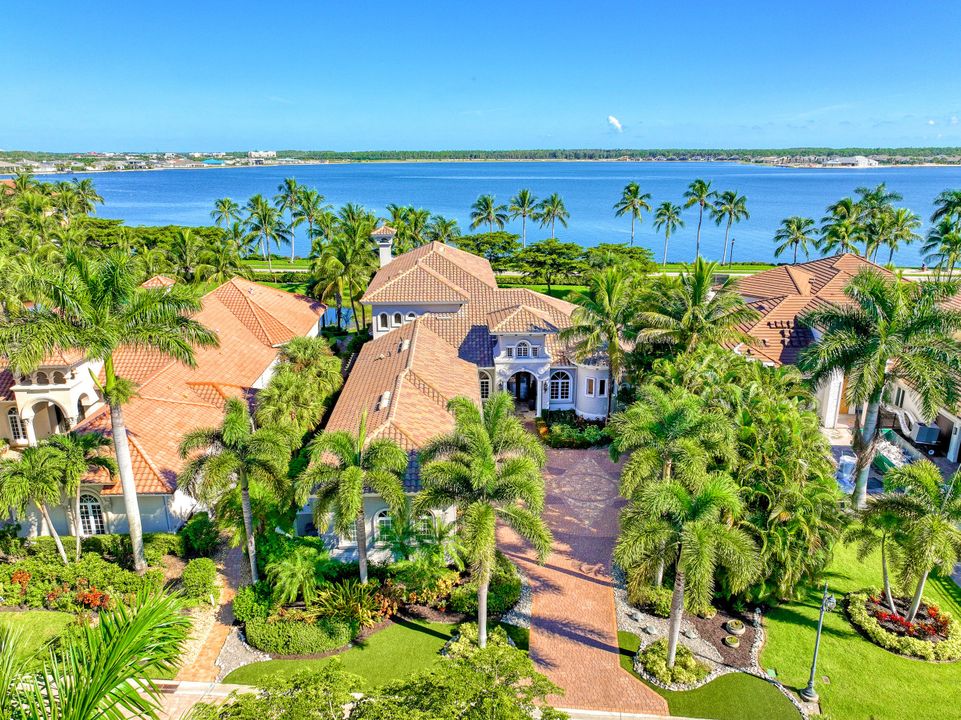 18000 Via Bellamare Ln, Miromar Lakes, FL 33913