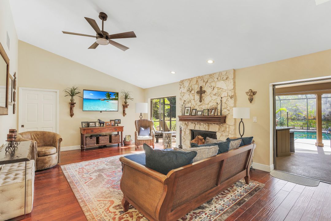 6846 Trail Blvd, Naples, FL 34108