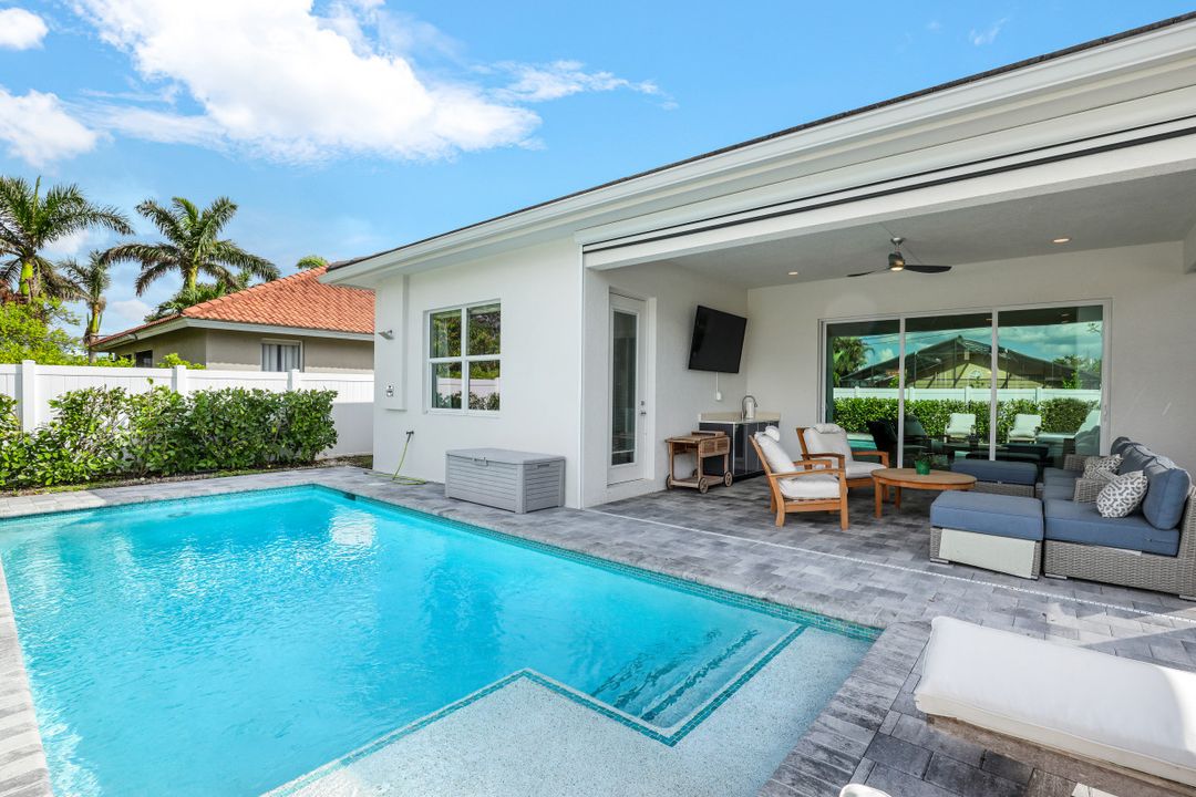 693 105th Ave N, Naples, FL 34108