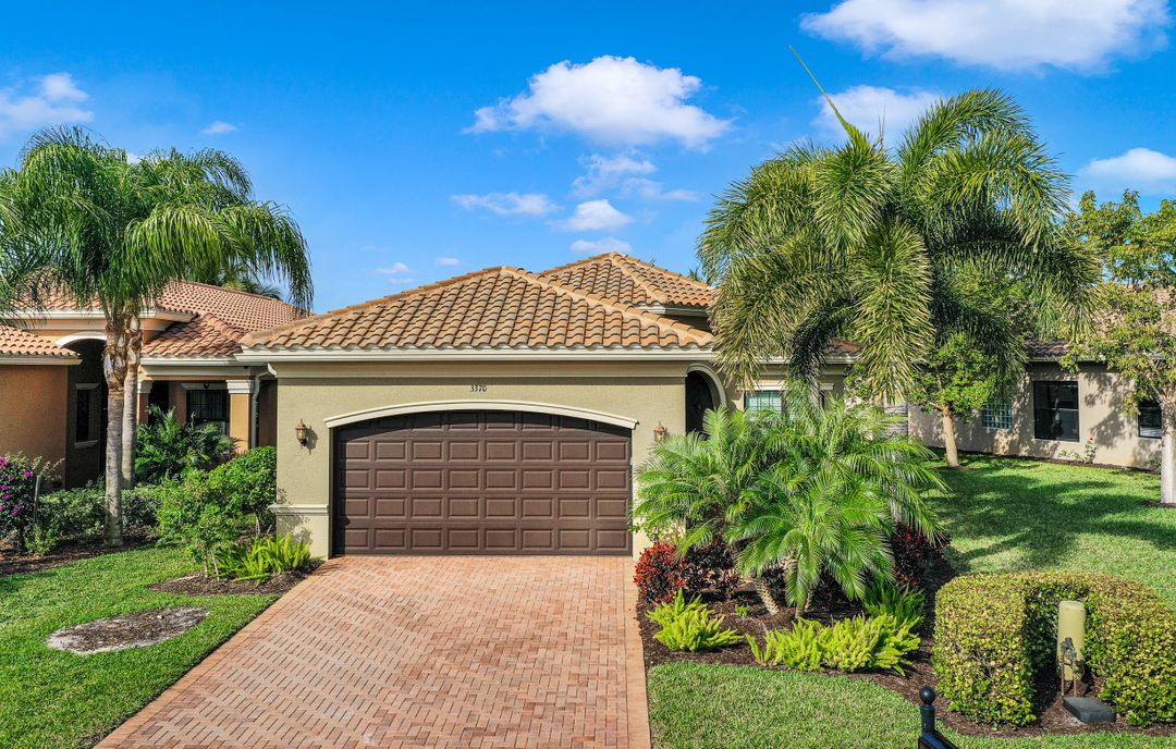 3370 Baltic Dr, Naples, FL 34119