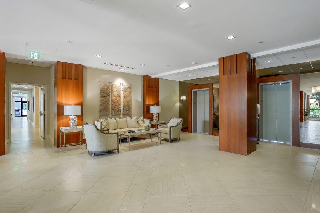 5601 Turtle Bay Dr, Naples, FL 34108