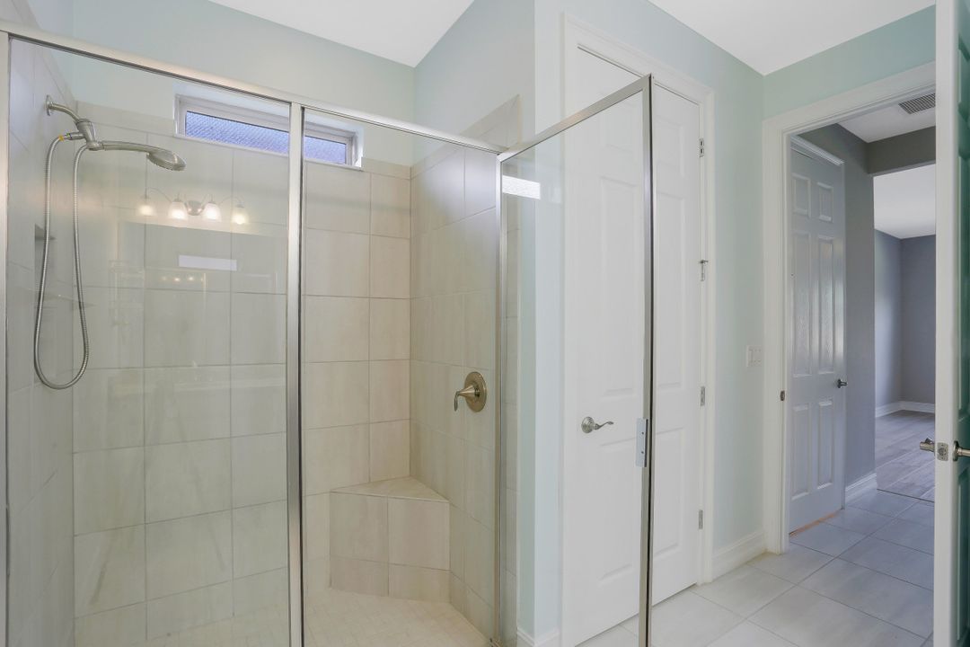 16387 Barclay Ct, Naples, FL 34110