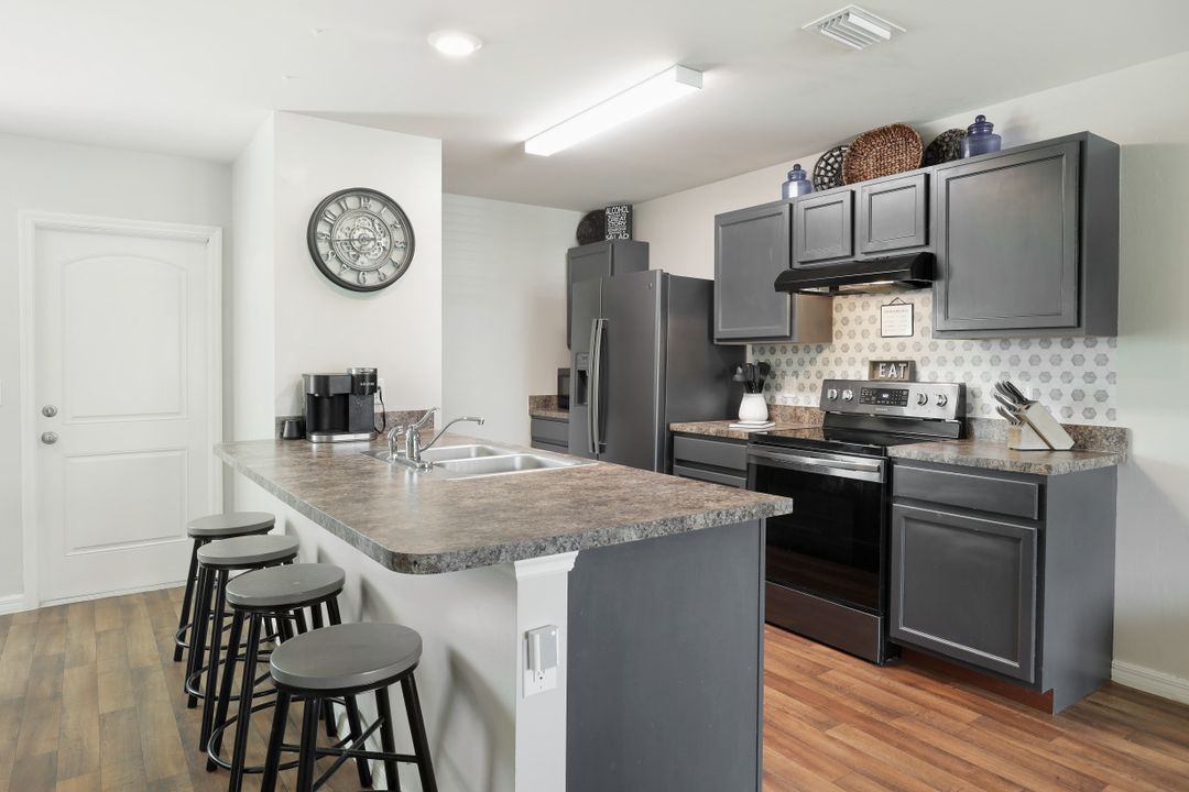 1926 NW 22nd Ave, Cape Coral, FL 33993