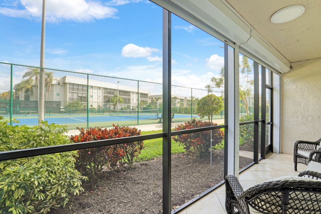 788 Park Shore Dr #H13, Naples, FL 34103