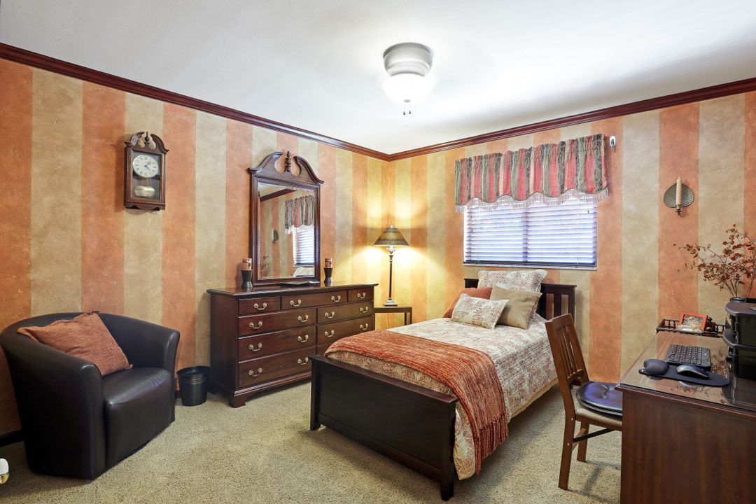 644 94th Ave N, Naples, FL 34108