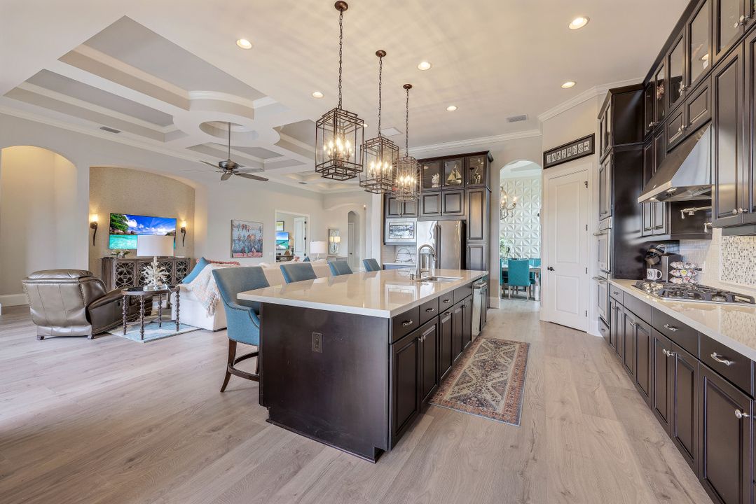 8837 Savona Ct, Naples, FL 34119