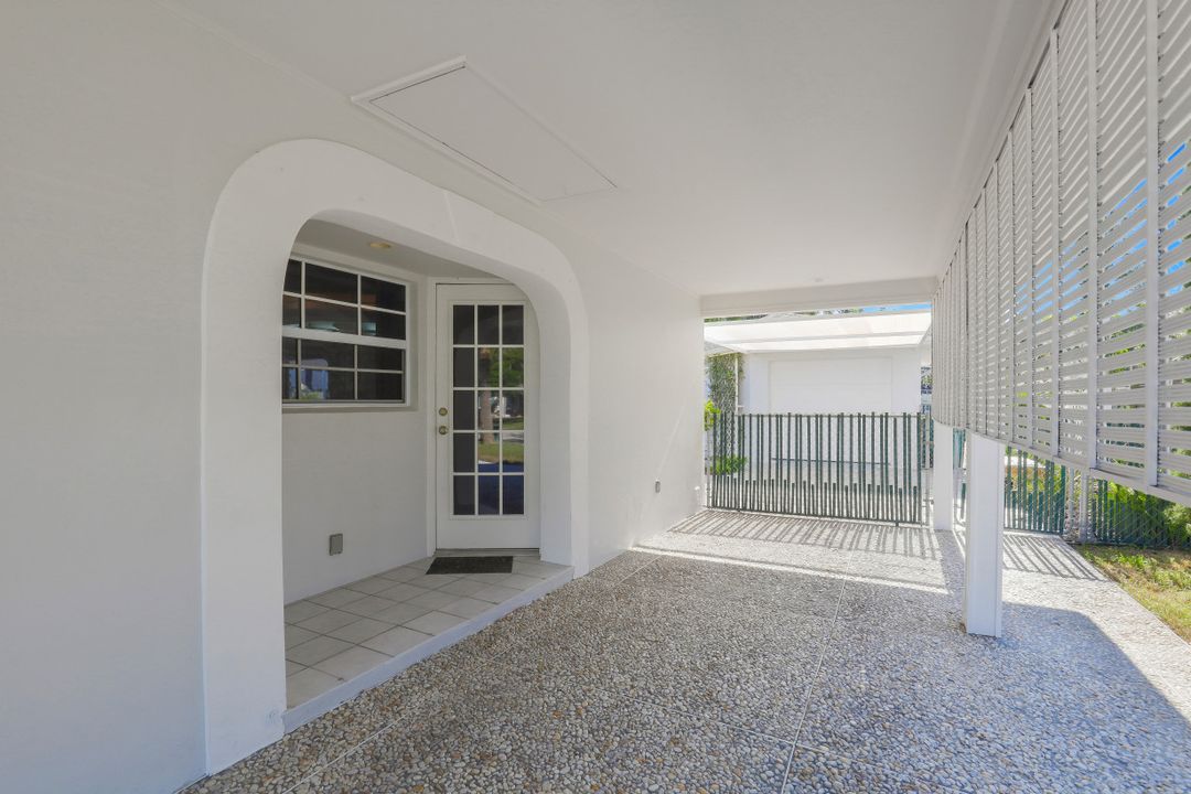 3096 Buena Vista Ln, Naples, FL 34105