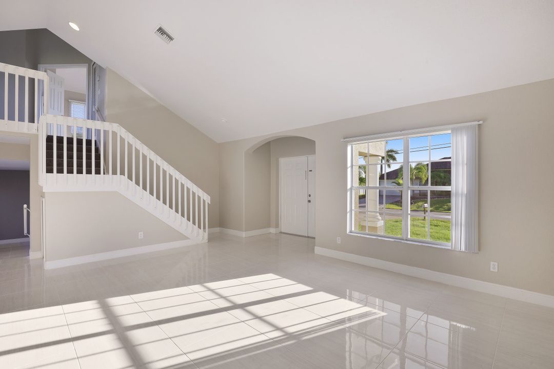 138 SE 4th Pl, Cape Coral, FL 33990