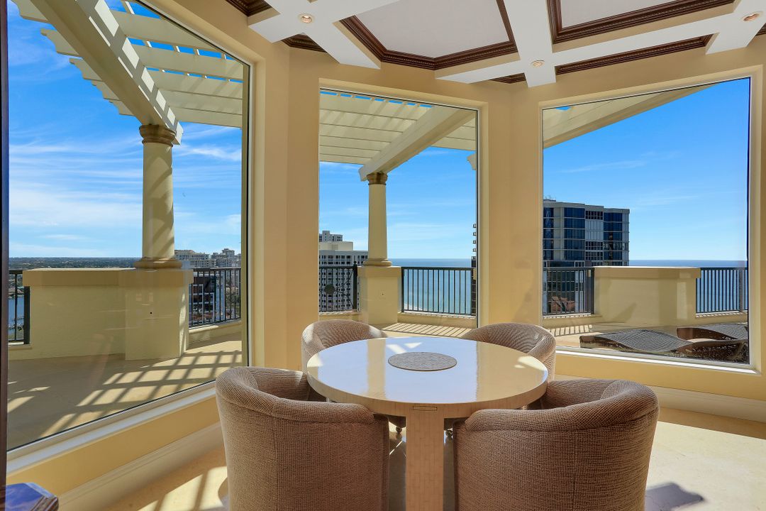 81 Seagate Dr #2001, Naples, FL 34103