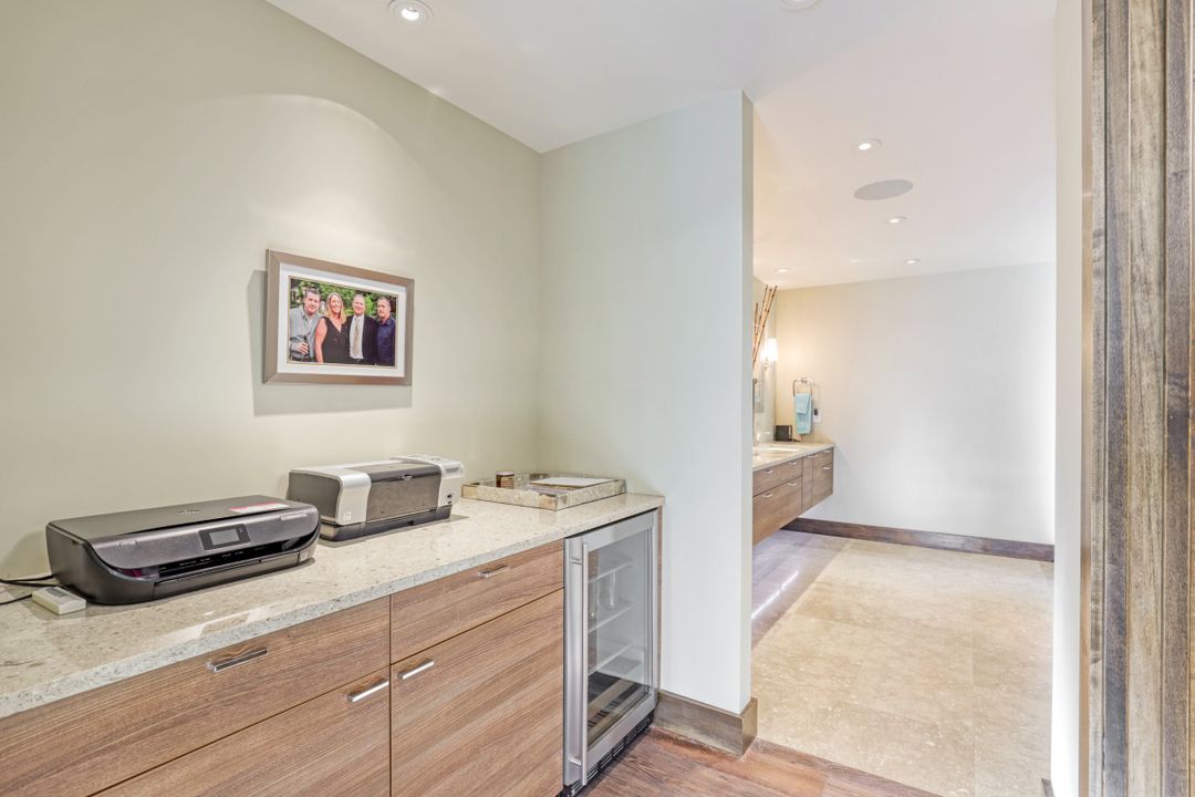 615 Carica Rd, Naples, FL 34108