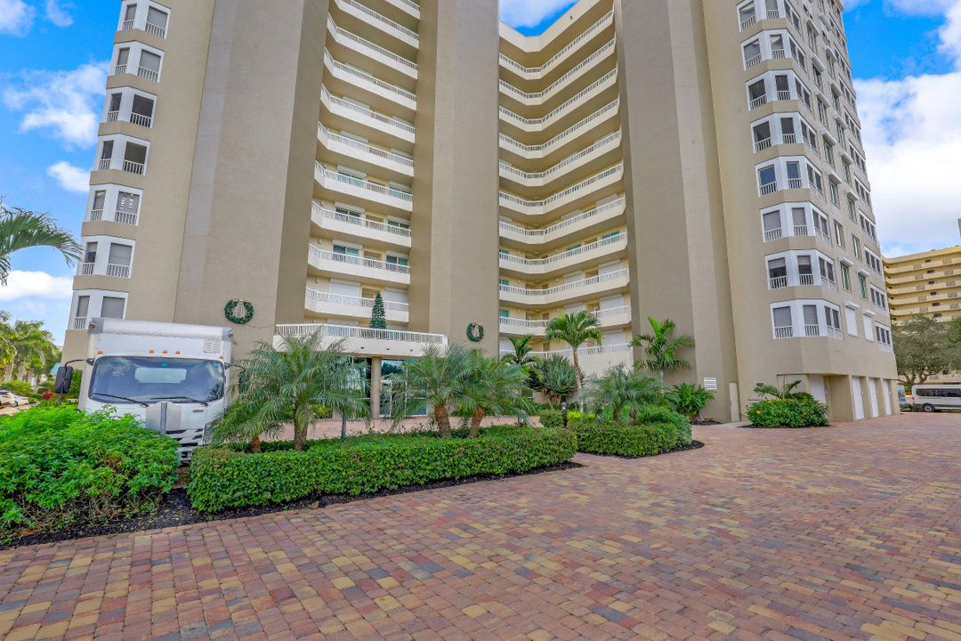 21 Bluebill Ave #401, Naples, FL 34108