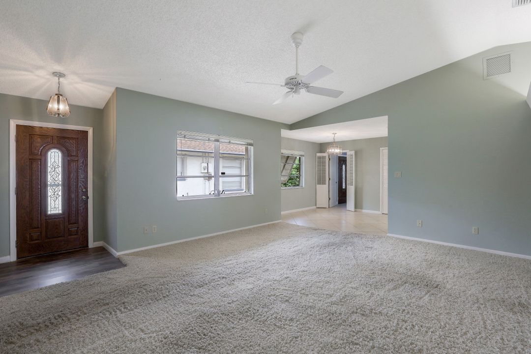 628 104th Ave N, Naples, FL 34108