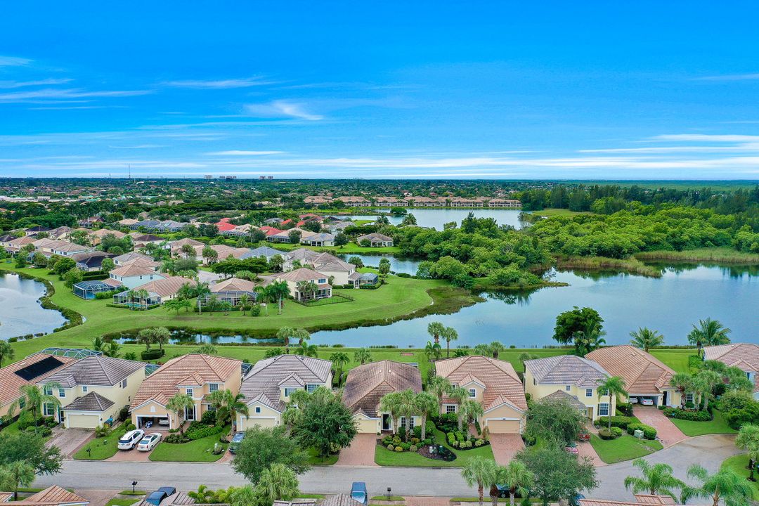 2668 Bellingham Ct, Cape Coral, FL 33991