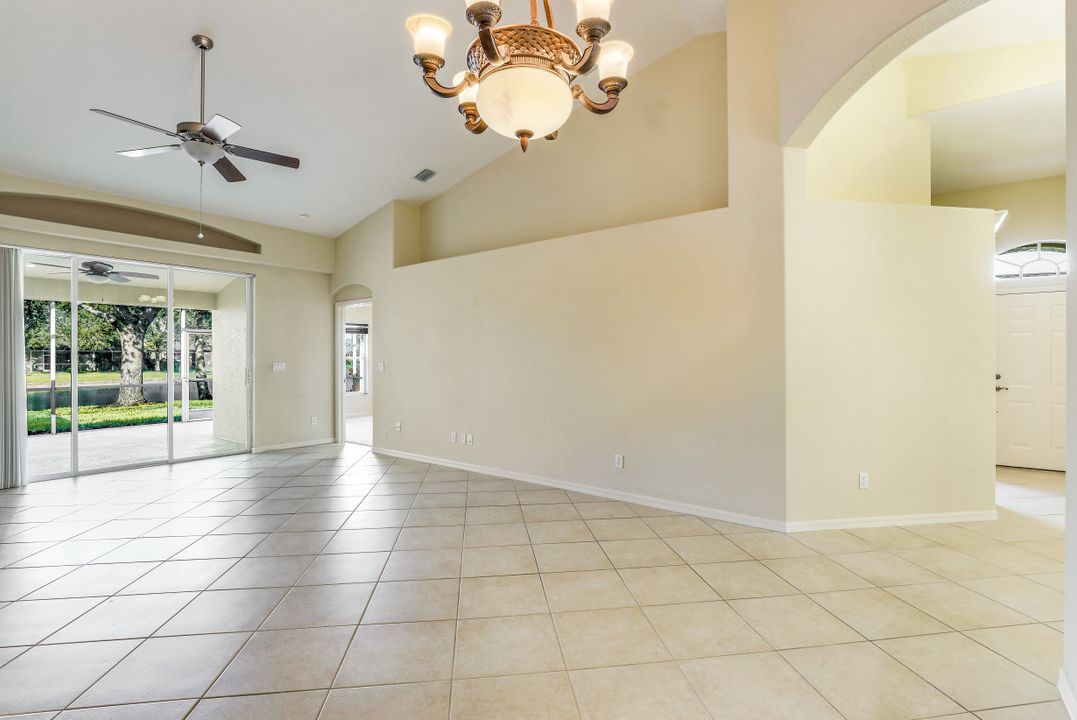 8388 Ibis Cove Cir, Naples, FL 34119