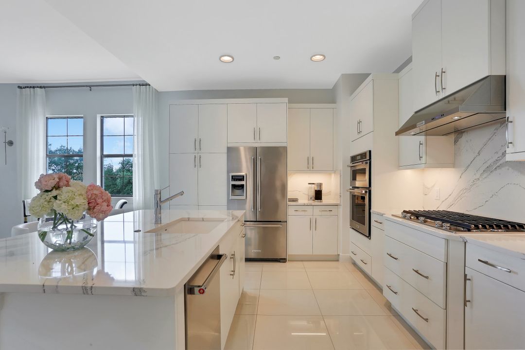 16390 Viansa Way #102, Naples, FL 34110