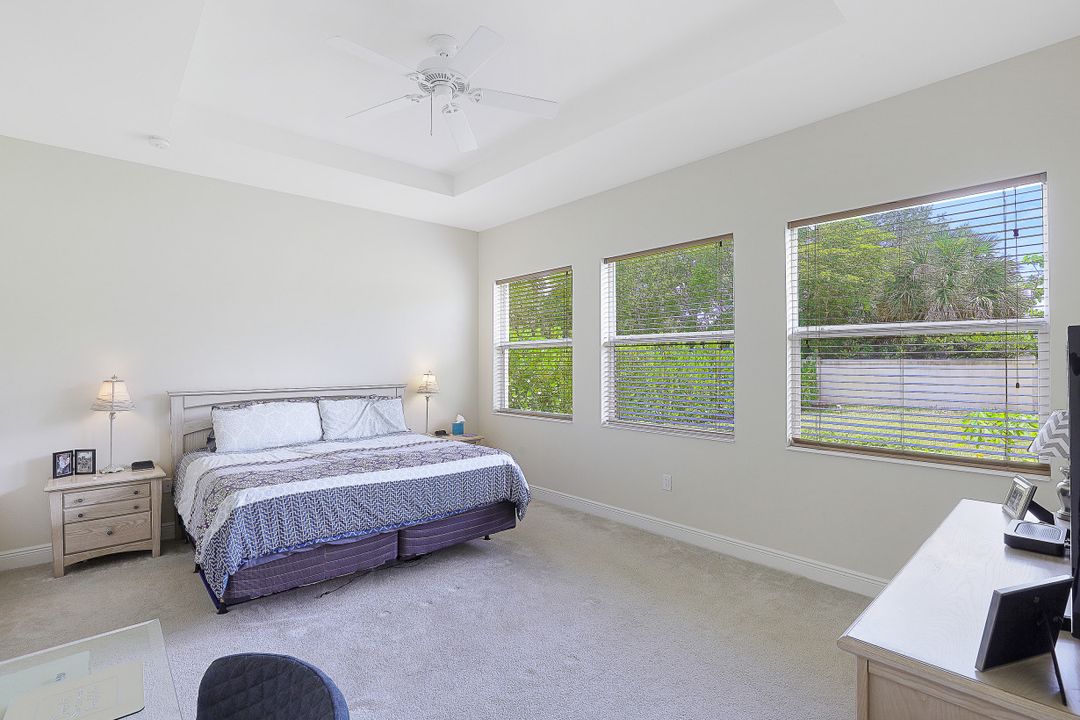 13484 Cambridge Ln, Naples, FL 34109