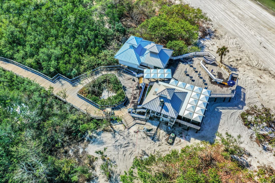 5601 Turtle Bay Dr, Naples, FL 34108