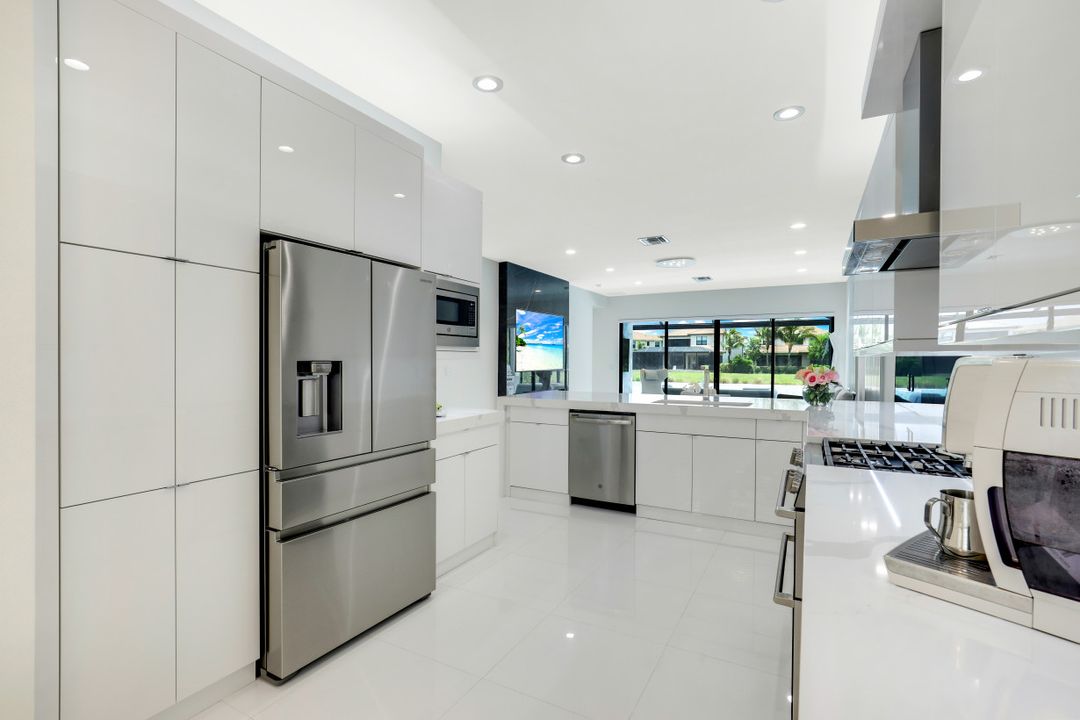 4448 Aurora St, Naples, FL 34119