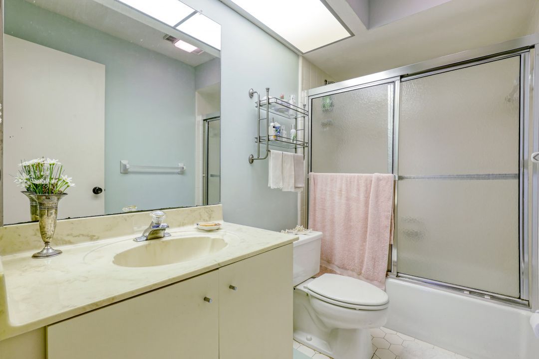 325 Bay Forest Dr #201, Naples, FL 34110