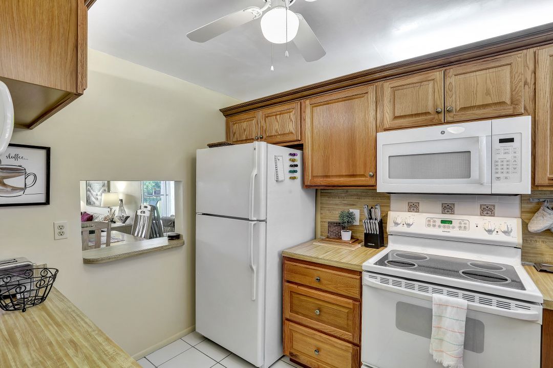 190 Turtle Lake Ct #203, Naples, FL 34105