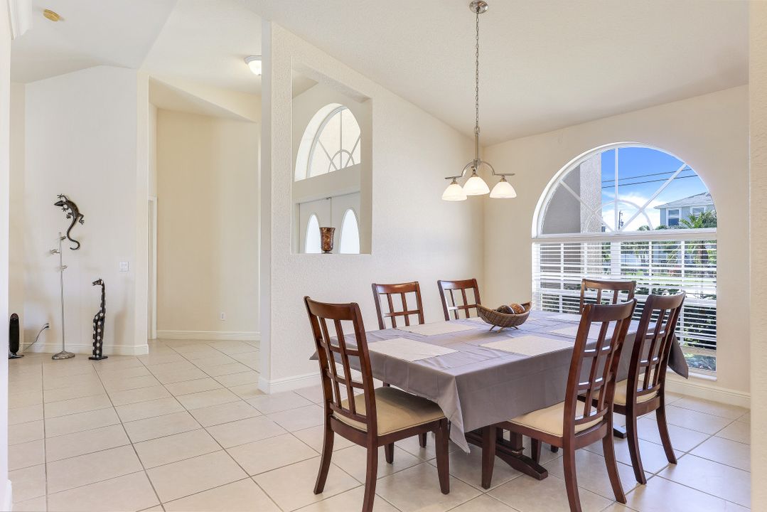 3317 SW 5th Pl, Cape Coral, FL 33914