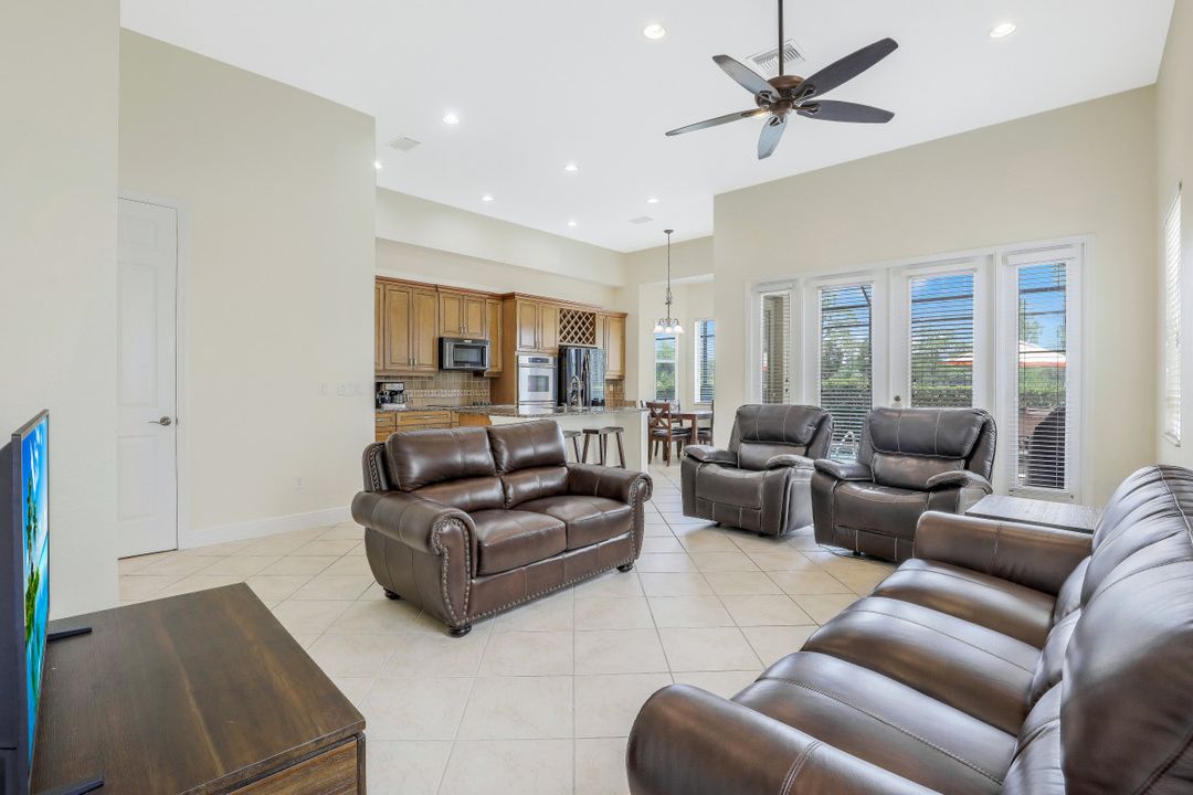 1717 Birdie Dr, Naples, FL 34120
