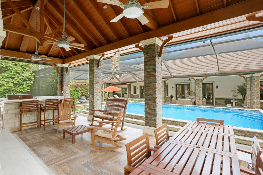 5610 Bur Oaks Ln, Naples, FL 34119