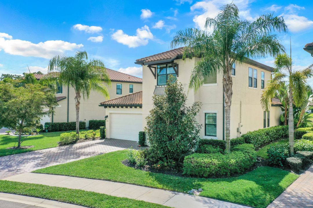 4714 Formosa Dr, Naples, FL 34119