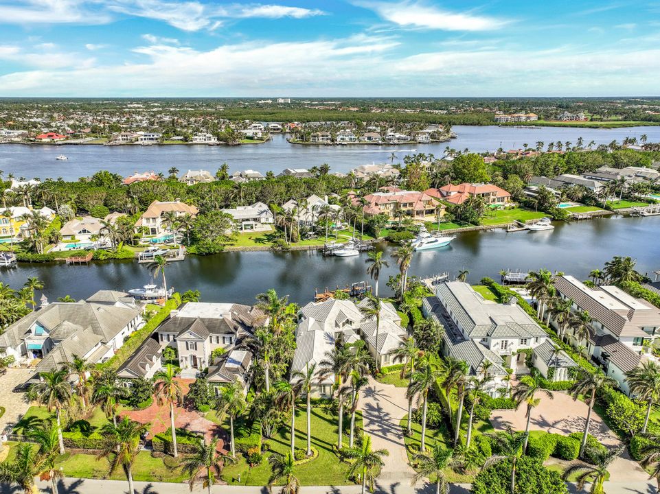 925 Spyglass Ln, Naples, FL 34102