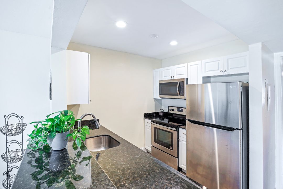 3225 E Riverside Dr #12A, Fort Myers, FL 33916