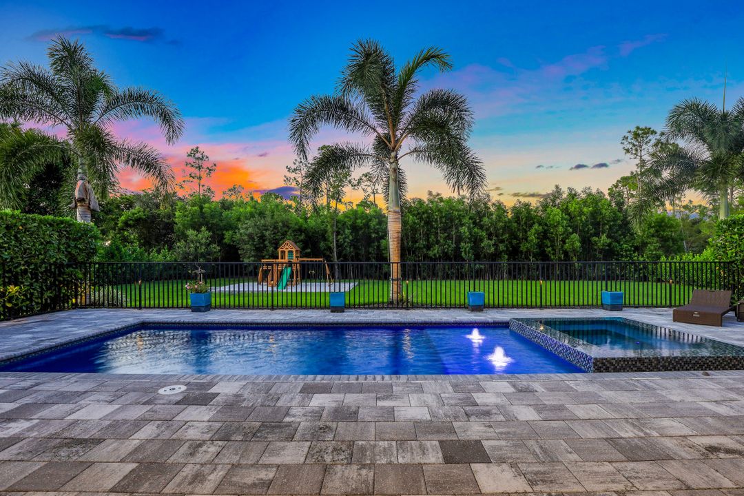 5931 Spanish Oaks Ln, Naples, FL 34119