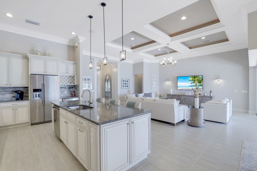 9273 Quarry Dr, Naples, FL 34120