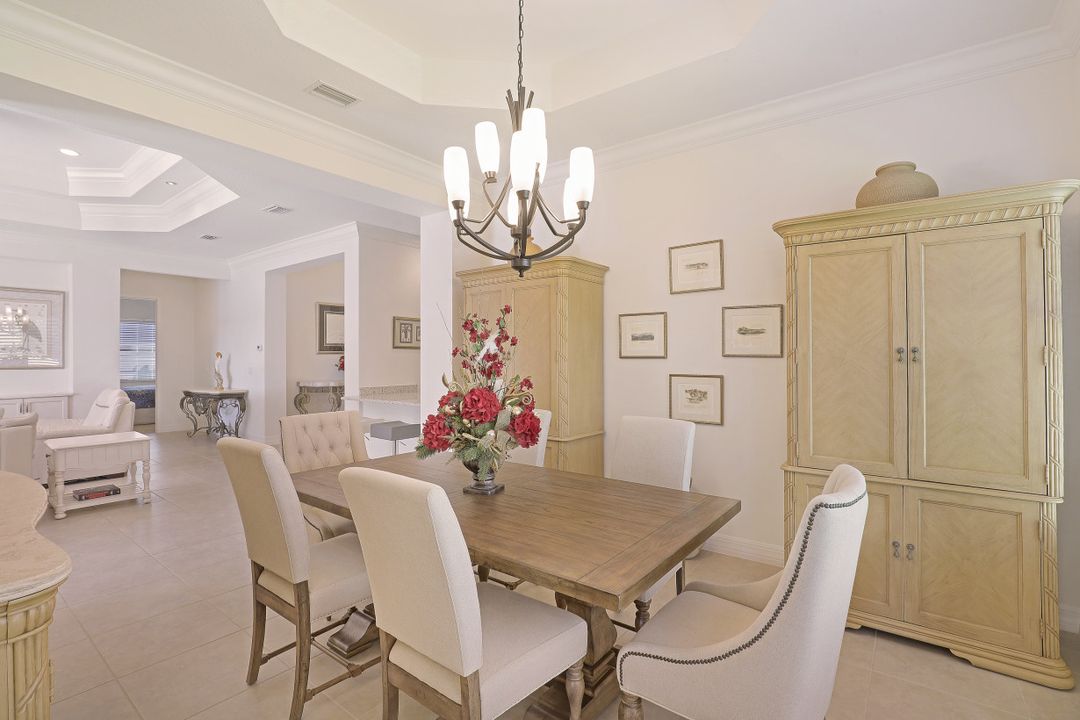 2760 Crystal Way, Naples, FL 34119