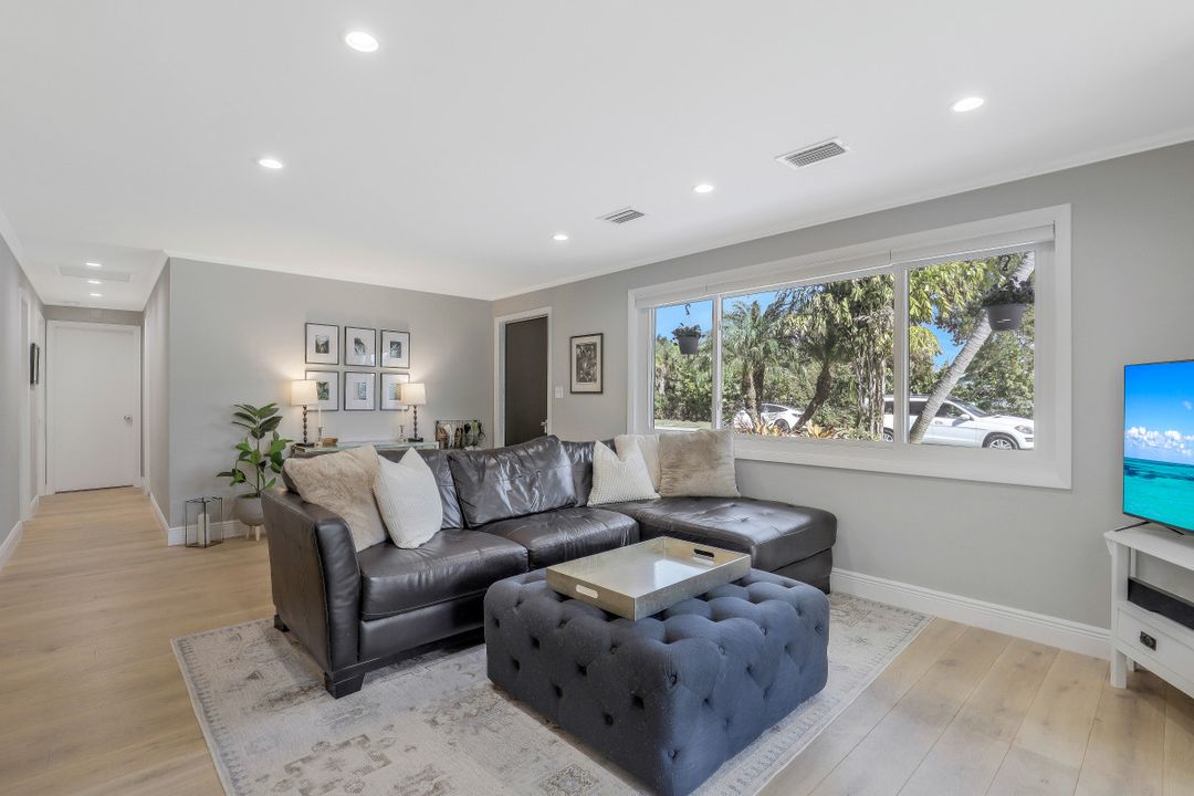 1091 22nd Ave N, Naples, FL 34103